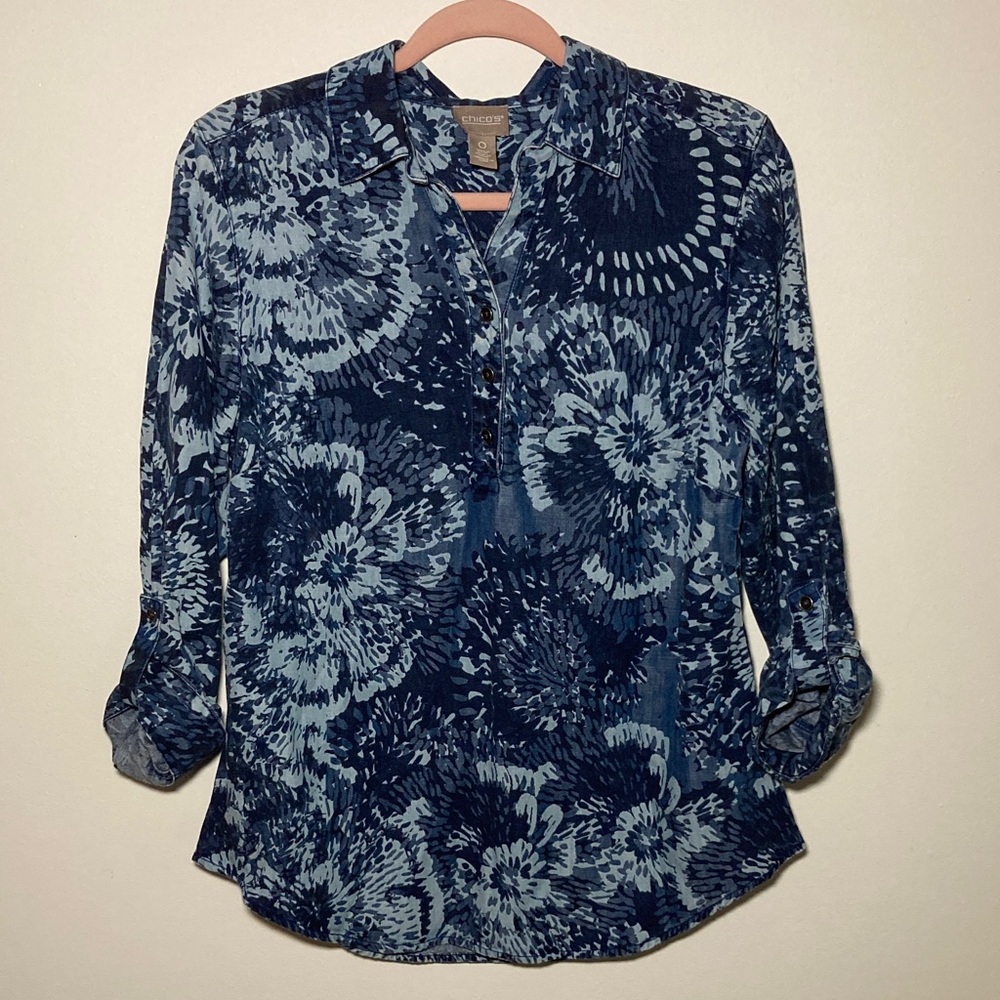 Chico's Navy Light Blue Patterned Floral Button Down Denim Style Henley Blouse